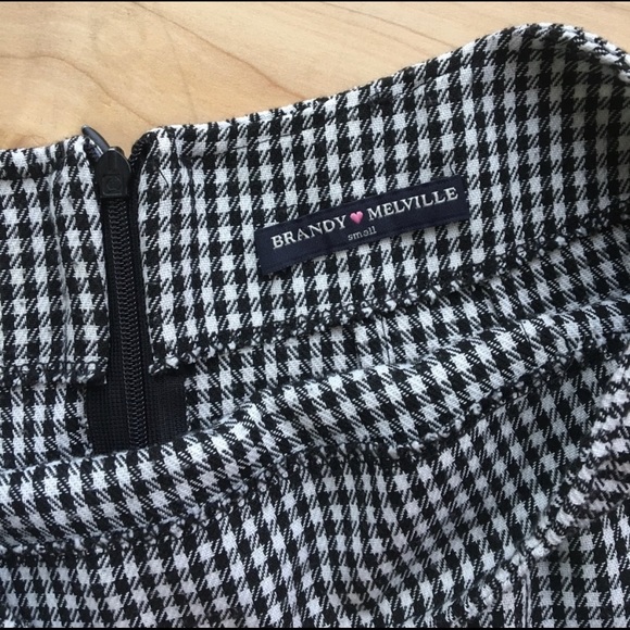 Brandy Melville Olivia Gingham Plaid Mini Skirt - Picture 4 of 4